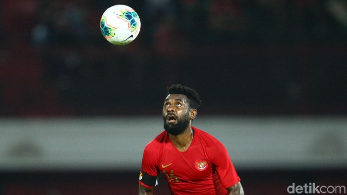 Yanto Basna jadi kapten saat Indonesia kalah 1-3 dari Vietnam di Kualifikasi Piala Dunia 2022 Zona Asia