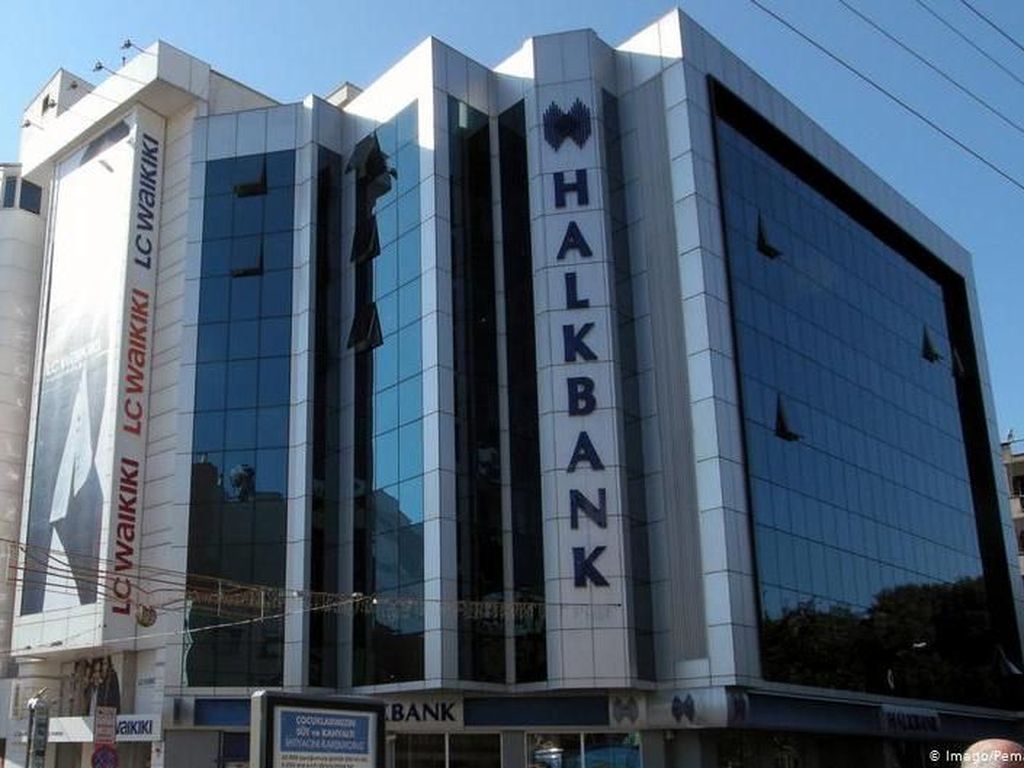 Bank Turki Didakwa Membantu Iran Hindari Sanksi AS Lewat Transaksi Ilegal Bank Turki Didakwa Membantu Iran Hindari Sanksi AS Lewat Transaksi Ilegal