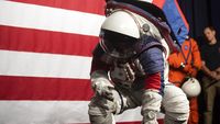 Lebih Dekat dengan Baju Astronaut Baru NASA Buat ke Bulan