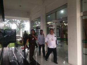 Jaksa Tahan Kuasa Pengguna Anggaran Proyek Bandara Nias Selatan Jaksa Tahan Kuasa Pengguna Anggaran Proyek Bandara Nias Selatan