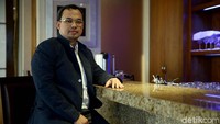 Vijaya juga tak akan membiarkan pengurus menjadi parasit di PSSI, dari tingkat kota/kabupaten, provinsi dan pusat. Dia berjanji untuk mencari sponsor agar pengurus mendapatkan gaji.