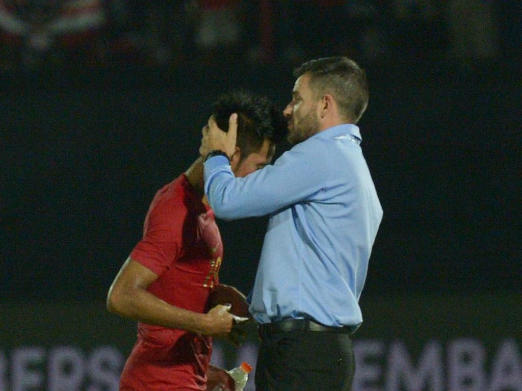 Timnas Terpuruk, Rencana PSSI, Simon Out, dan Curhat Pelatih Lokal Timnas Terpuruk, Rencana PSSI, Simon Out, dan Curhat Pelatih Lokal