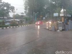 Hujan Buatan Guyur Jambi Sore Ini, Kabut Asap Tak Hilang