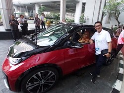 Luhut Ingin PNS Pakai Kendaraan Dinas Listrik di Tahun 2021