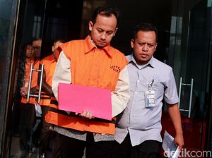 Jaksa Satriawan Sulaksono Tertunduk Usai Diperiksa KPK