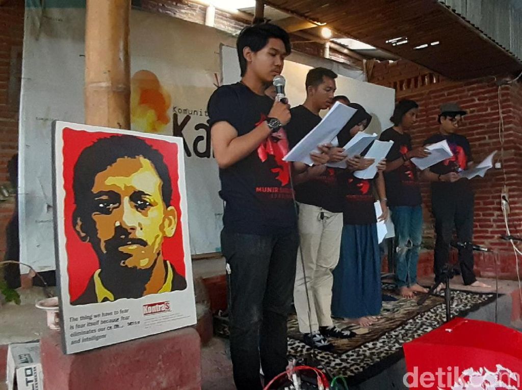 Tujuh Anak Muda di Malang Bacakan Dokumen TPF Munir