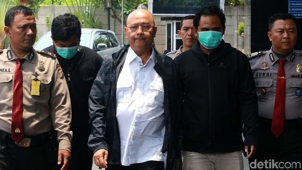 Ekspresi Wali Kota Medan Saat Digelandang ke Gedung KPK