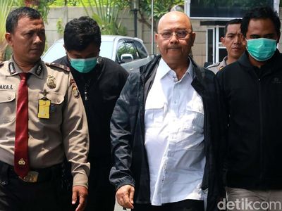 Ekspresi Wali Kota Medan Saat Digelandang ke Gedung KPK
