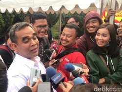 Prabowo Gabung Jokowi atau Tidak? Muzani Jawab dengan Pantun