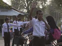 Penjaga Sekolah Asal Tegal Menangkan Unit Rumah Milyaran dari Smartfren WOW