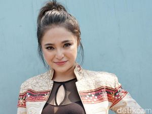 Marshanda Bantah Jadi Selingkuhan Arya Claproth di Persidangan Marshanda Bantah Jadi Selingkuhan Arya Claproth di Persidangan