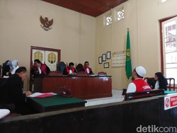 Abu Tours Dituntut Rp 1 Miliar Terkait Pencucian Uang Jemaah