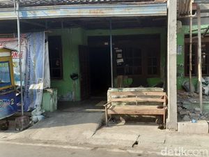 Geledah Rumah di Sragen, Densus Amankan Panah dan Samurai