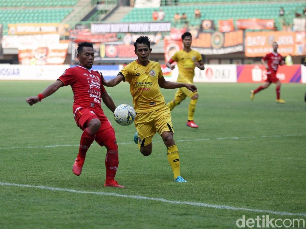 Akhirnya... Semen Padang Tinggalkan Zona Degradasi Akhirnya... Semen Padang Tinggalkan Zona Degradasi