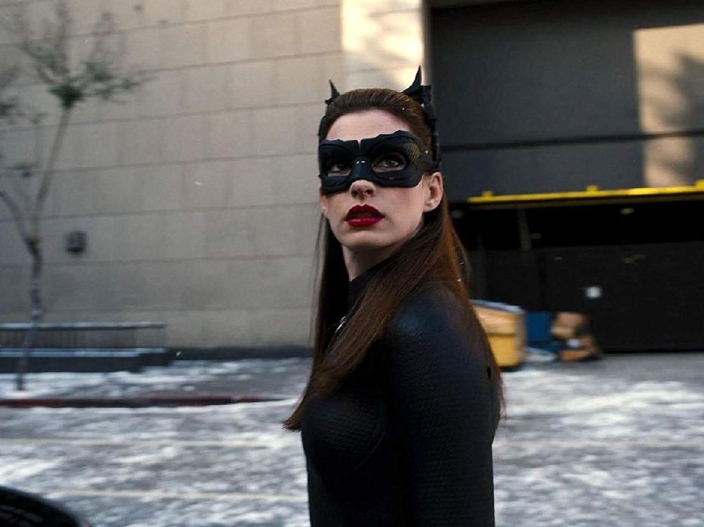 Perankan Catwoman di Batman, Anne Hathaway Mengira Jadi Harley Quinn