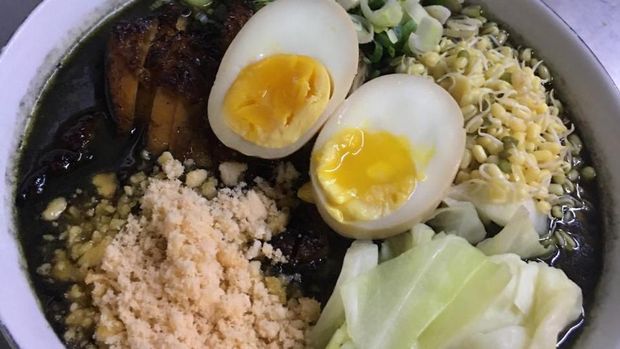Ramen berkuah rawon dan soto