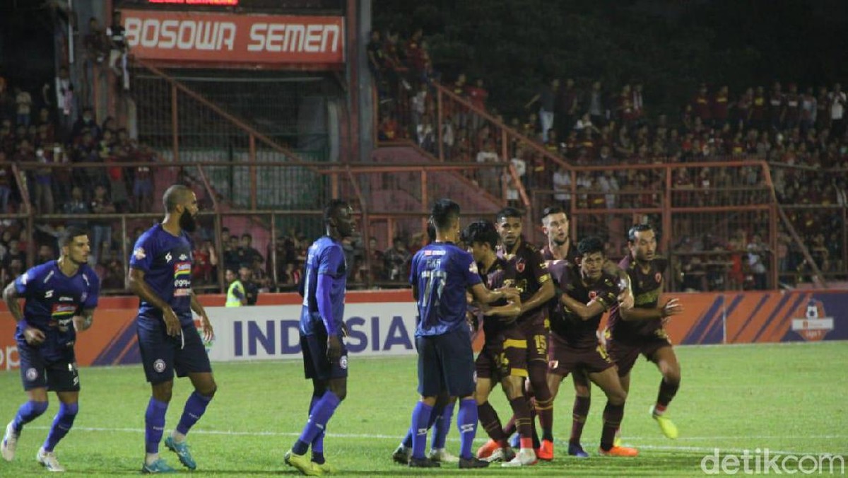 PSM Makassar kalahkan Arema FC 6-2 (Ibnu Munsir/detikSport)