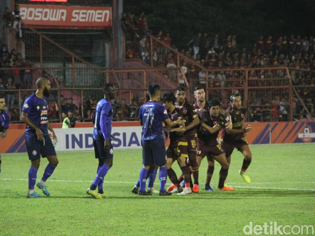 Banyak Salah, Arema pun Kalah Banyak Salah, Arema pun Kalah