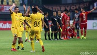 Dengan hasil ini Semen Padang mengumpulkan 22 poin dan lepas dari zona merah.