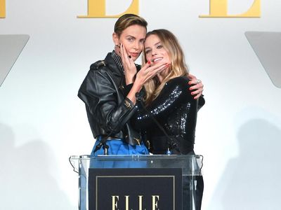 Pose Margot Robbie dan Charlize Theron yang Bikin Naksir