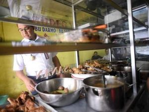 Kulineran Anies Baswedan hingga Selera Makan Para Gubernur DKI Kulineran Anies Baswedan hingga Selera Makan Para Gubernur DKI