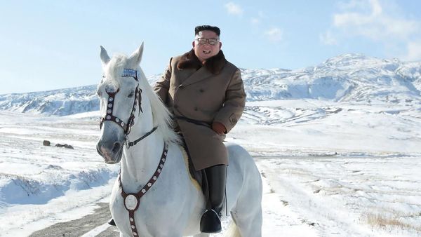 Foto: Gunung Suci di Korea Utara Saat Tertutup Salju