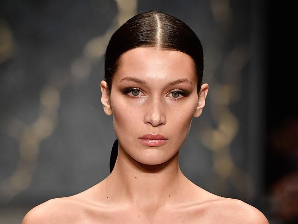 Bella Hadid Curhat Tak Bahagia Jadi Model di Usia Muda Bella Hadid Curhat Tak Bahagia Jadi Model di Usia Muda