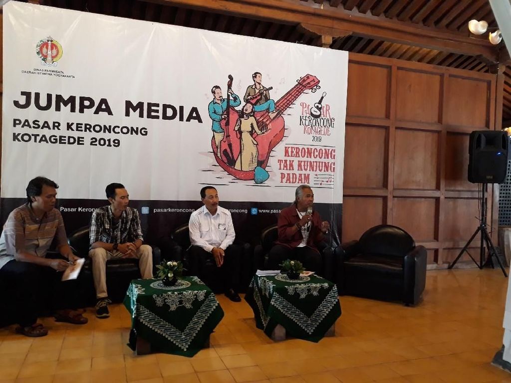 Beda dari Tahun Lalu, Penampil Pasar Keroncong Kota Gede Didominasi Generasi Muda Beda dari Tahun Lalu, Penampil Pasar Keroncong Kota Gede Didominasi Generasi Muda