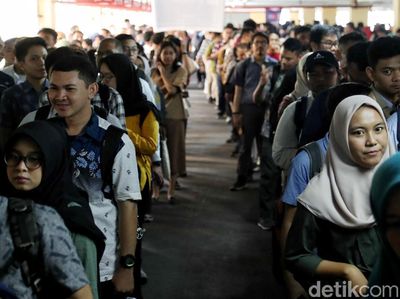 Milenial Padati Bursa Kerja di Balai Kartini