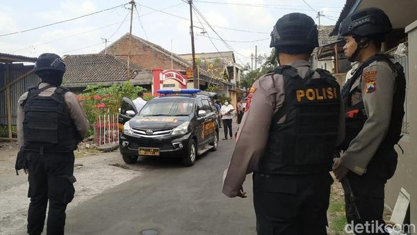 Dua Rumah Kembali Digeledah Densus 88 di Sukoharjo