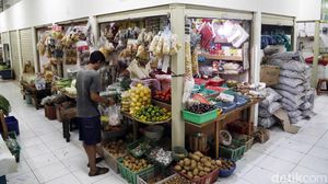 Kios di Bawah Rusunawa Pasar Rumput Mulai Beroperasi