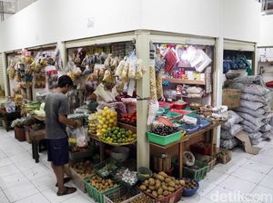 Kios di Bawah Rusunawa Pasar Rumput Mulai Beroperasi
