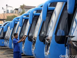 TransJakarta Bantah Busnya Pakai Ban Vulkanisir TransJakarta Bantah Busnya Pakai Ban Vulkanisir