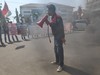 Massa Demo Tolak Pelantikan Jokowi Bakar Ban-Blokir Jalan di Makassar Massa Demo Tolak Pelantikan Jokowi Bakar Ban-Blokir Jalan di Makassar