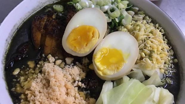 Ramen kuah rawon
