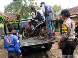 Konyol! Pelaku Tinggalkan Motornya karena Tepergok Curi Ayam