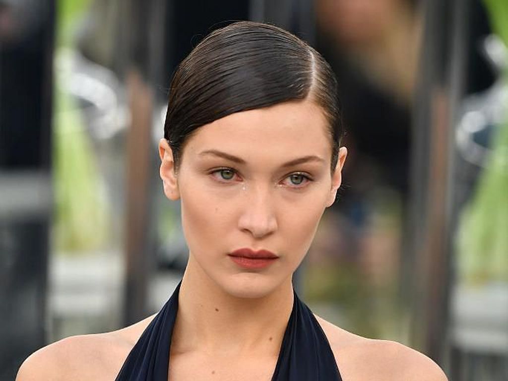 Bella Hadid Tampil Mempesona dengan Rambut Superpanjang Bella Hadid Tampil Mempesona dengan Rambut Superpanjang