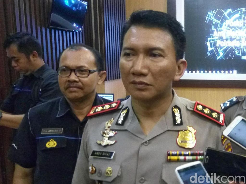 Rencana Teror Bom Abu Zee cs di Solo, Polisi: Tak Terkait Pelantikan Jokowi Rencana Teror Bom Abu Zee cs di Solo, Polisi: Tak Terkait Pelantikan Jokowi