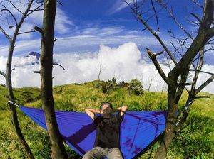 Hobi Traveling, Pemuda Bandung Ini Sukses Berbisnis Alat Outdoor