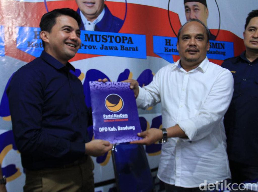 Artis Syahrul Gunawan Daftar Calon Bupati Bandung Lewat NasDem Artis Syahrul Gunawan Daftar Calon Bupati Bandung Lewat NasDem