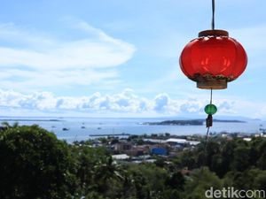 Foto: Vihara Sorong Sekaligus Spot Sunset Cantik Foto: Vihara Sorong Sekaligus Spot Sunset Cantik