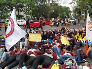 Mahasiswa Bandung Tuntut Pengusutan Kematian Pedemo dan Konflik Papua