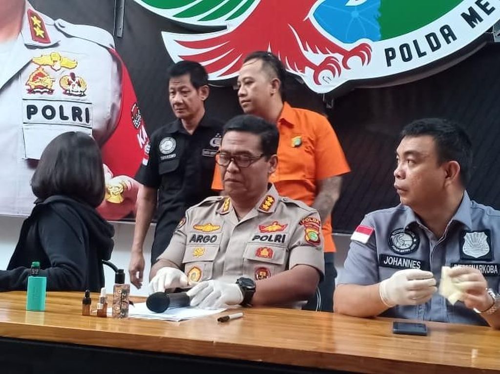 Teman Vicky Nitinegoro Pakai Liquid Vape Berisi Gorila, Narkoba Apa itu? Teman Vicky Nitinegoro Pakai Liquid Vape Berisi Gorila, Narkoba Apa itu?