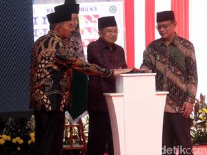 JK Hadiri Peletakan Batu Pertama Masjid di PP Muhammadiyah JK Hadiri Peletakan Batu Pertama Masjid di PP Muhammadiyah