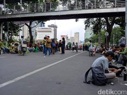Akhiri Demonstrasi, Massa BEM SI Masih Berkumpul di Jalan Medan Merdeka Barat