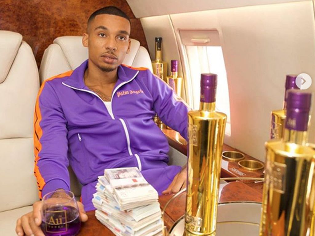 Pamer Duit Ratusan Juta, Rapper Ini Ditahan Polisi Pamer Duit Ratusan Juta, Rapper Ini Ditahan Polisi