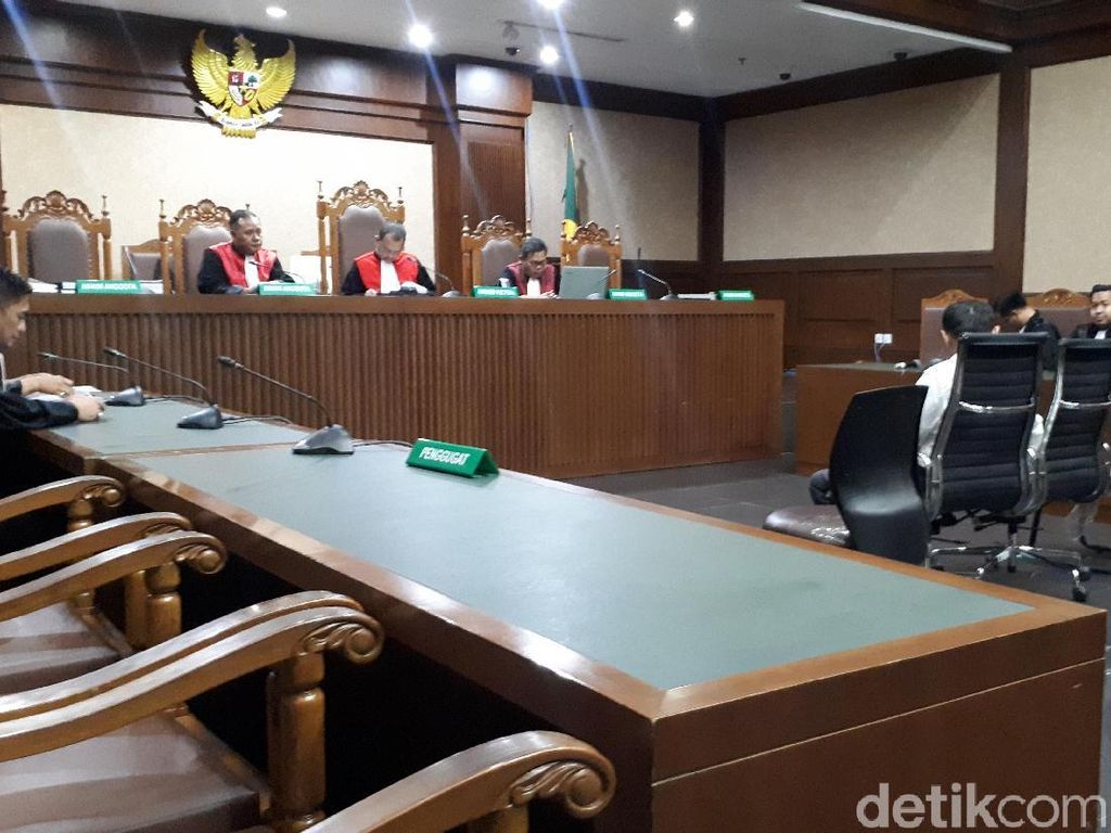 Hakim Tolak Eksepsi Habil Marati Hakim Tolak Eksepsi Habil Marati