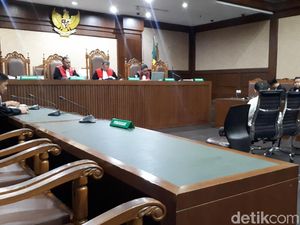 Hakim Tolak Eksepsi Habil Marati Hakim Tolak Eksepsi Habil Marati