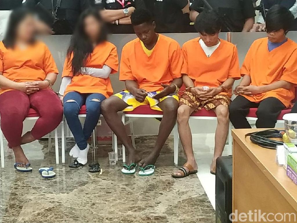 Simpan Sabu di Kelamin, 2 Wanita asal Thailand Ditangkap di Soetta Simpan Sabu di Kelamin, 2 Wanita asal Thailand Ditangkap di Soetta