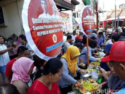 Pedagang Pasar Gede Solo Tumpengan Sambut Pelantikan Jokowi